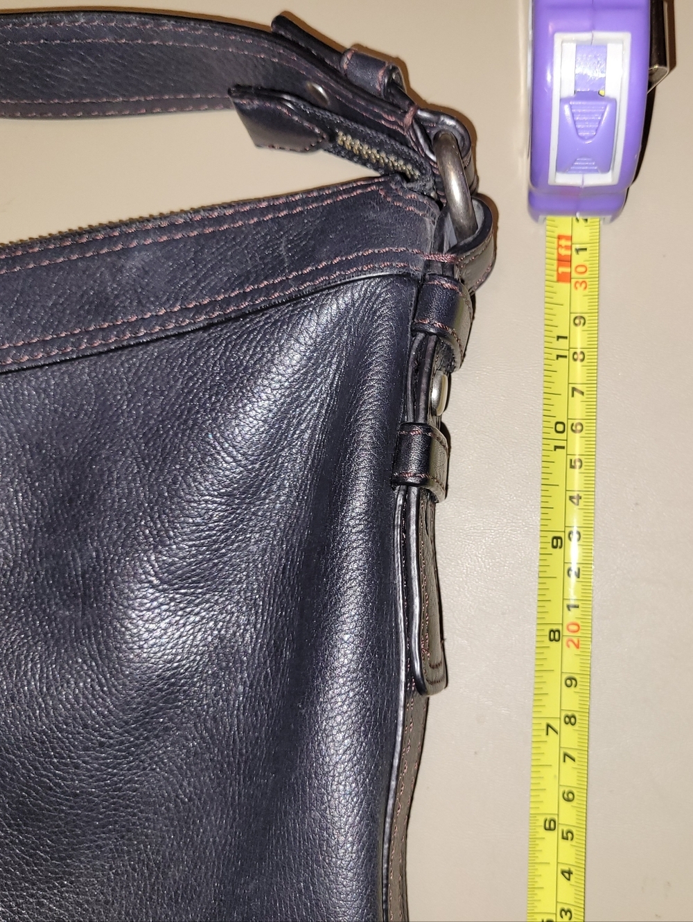 Fossil Maddox Black Leather Bucket style Purse. - Picture 12 of 16